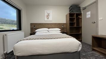 واي فاي مجانًا وملاءات أسرّة