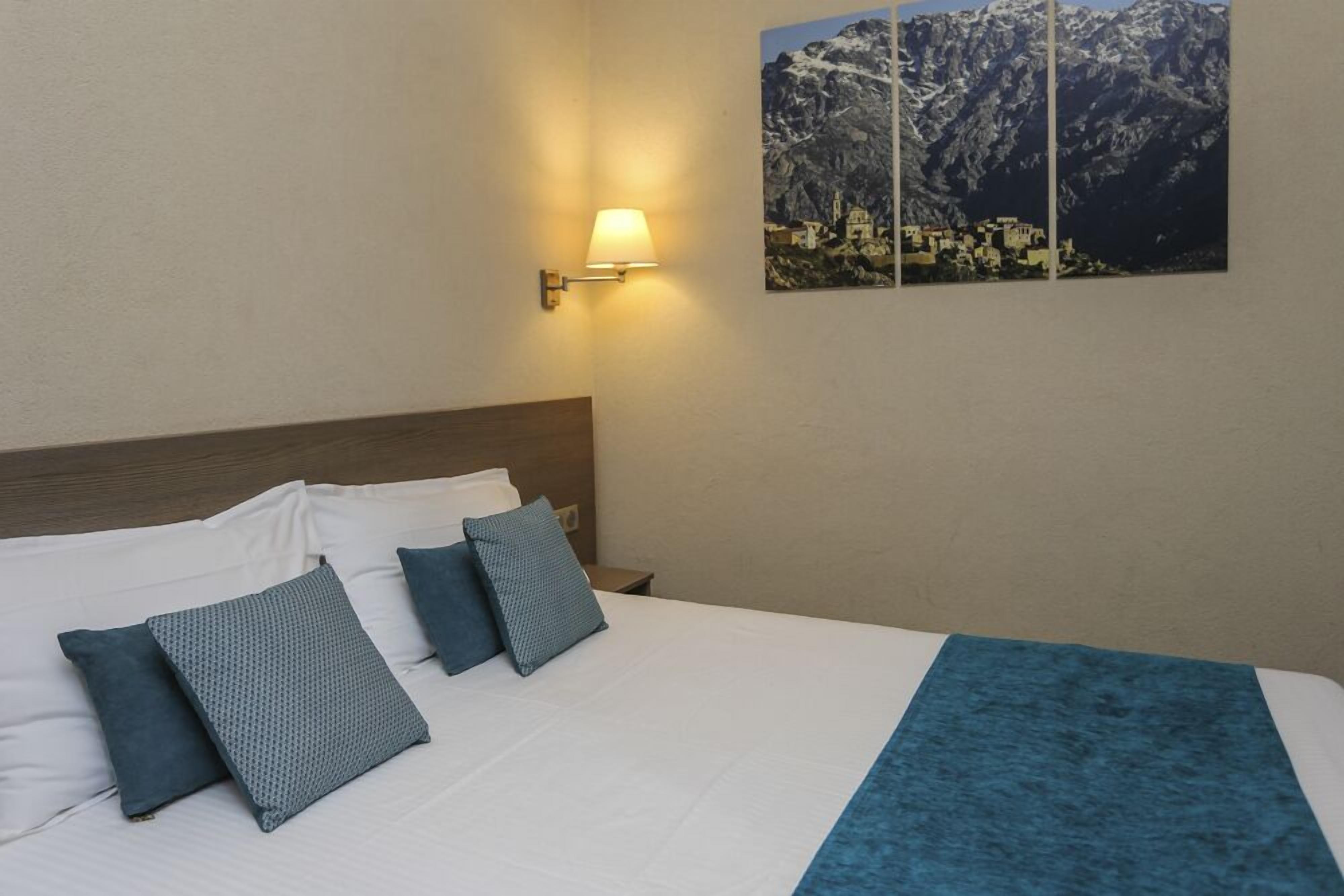 standard double room | in-room safe, desk, iron/ironing board, cots/infant beds