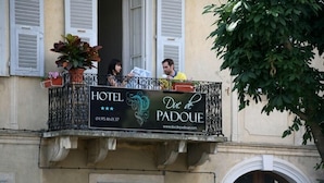 A balcony with a sign for Hotel Duc de Padoue, featuring a website URL and a phone number. - Hotel Duc de Padoue (Corte)