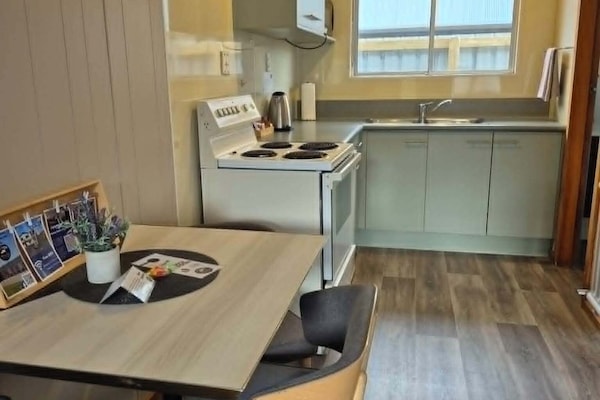 Standard Suite, 2 Bedrooms, Non Smoking, Kitchen | Private kitchen | Mini-fridge, microwave, stovetop, electric kettle