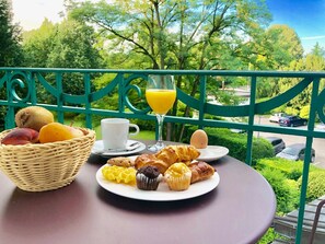 Daily buffet breakfast (CHF 20.00 per person)