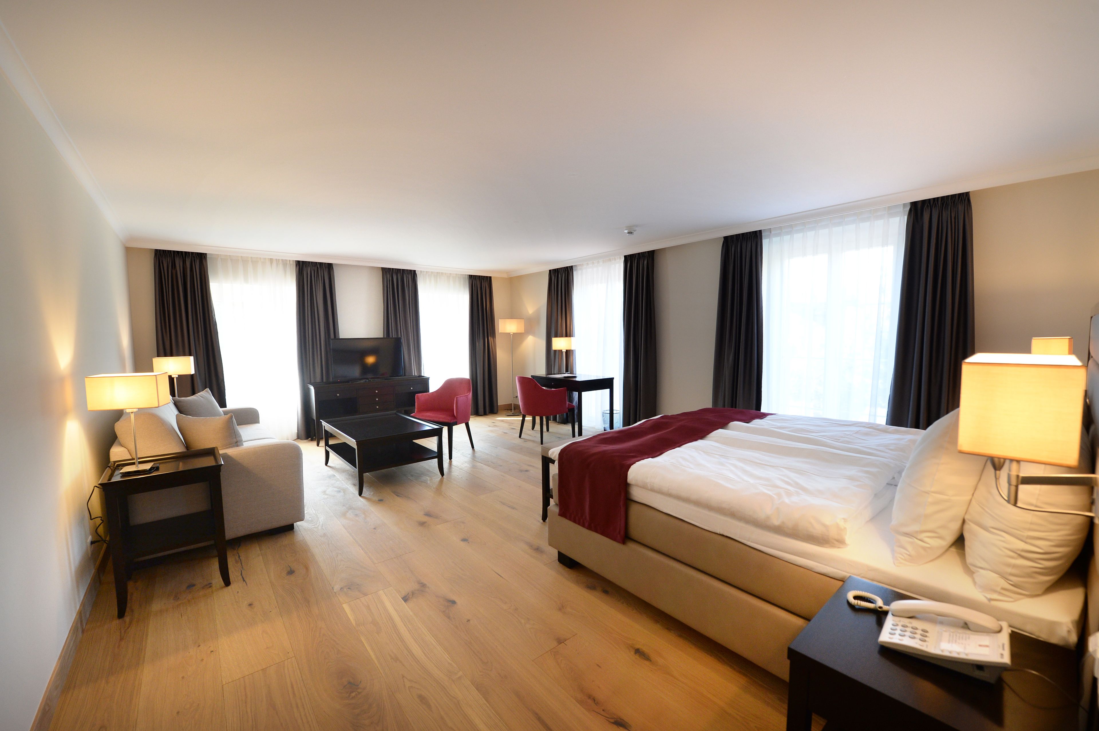 executive room, 1 queen bed | 1 bedroom, premium bedding, minibar, in-room safe