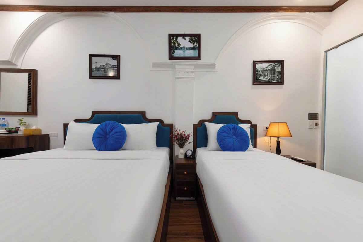Superior Double or Twin Room | 1 bedroom, desk, blackout drapes, iron/ironing board