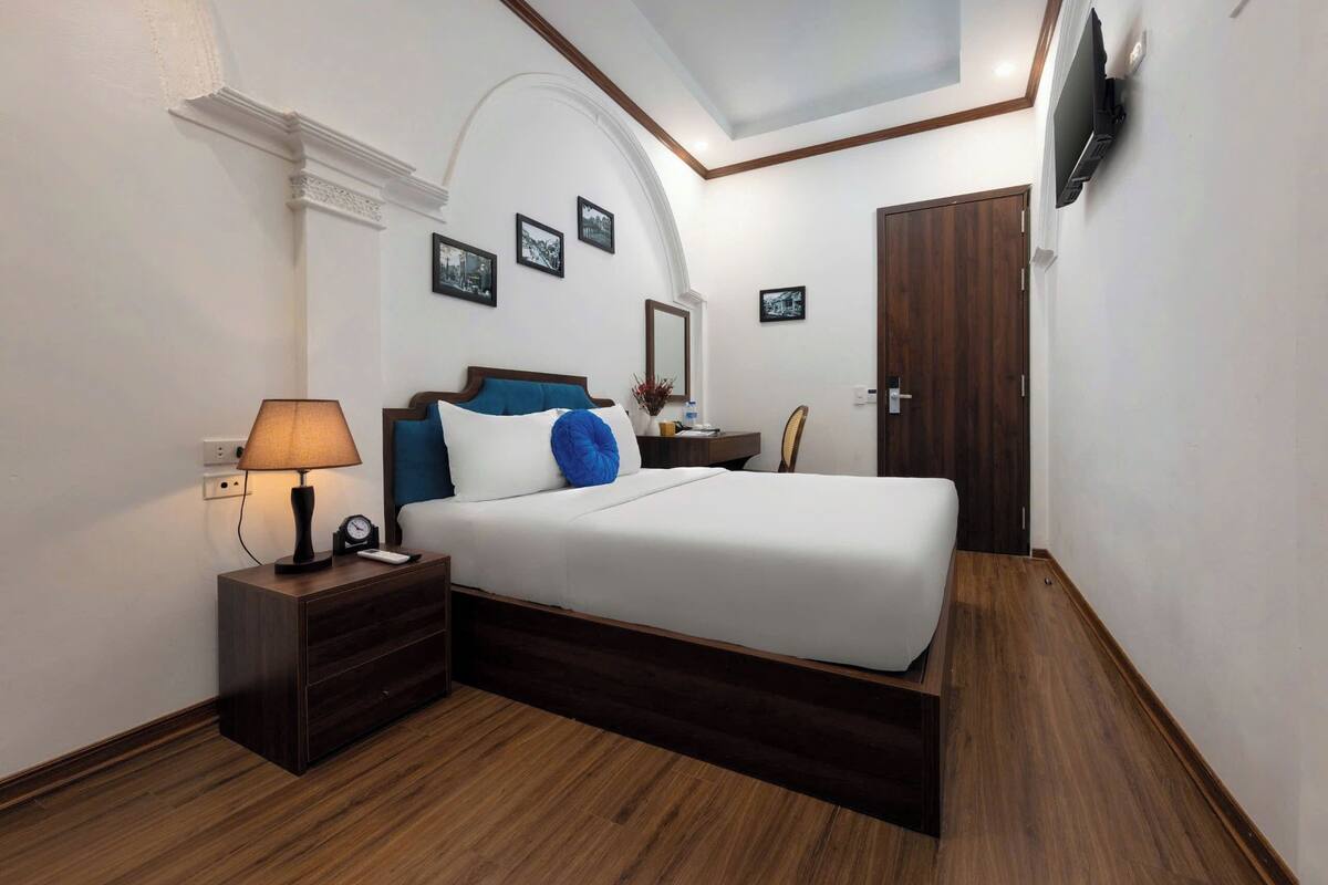 Executive Triple Room | 1 bedroom, desk, blackout drapes, iron/ironing board