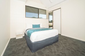 Apartment | 4 bedrooms, laptop workspace, iron/ironing board, free WiFi - Cannonvale Reef Gateway Hotel (Cannonvale)