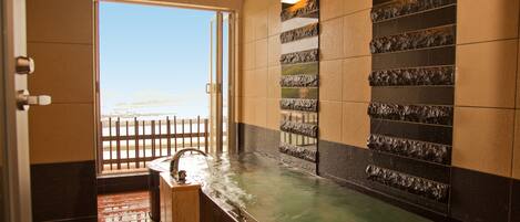 Deep soaking bathtub