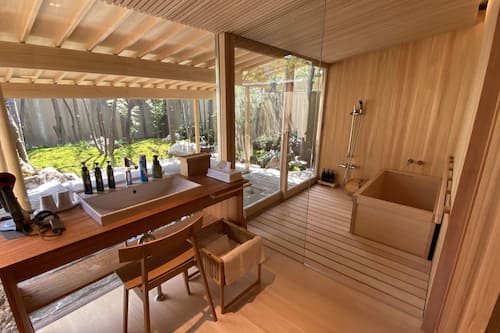Luxury Villa, Non Smoking (Munian) | Bathroom | Shower, rainfall showerhead, free toiletries, hair dryer