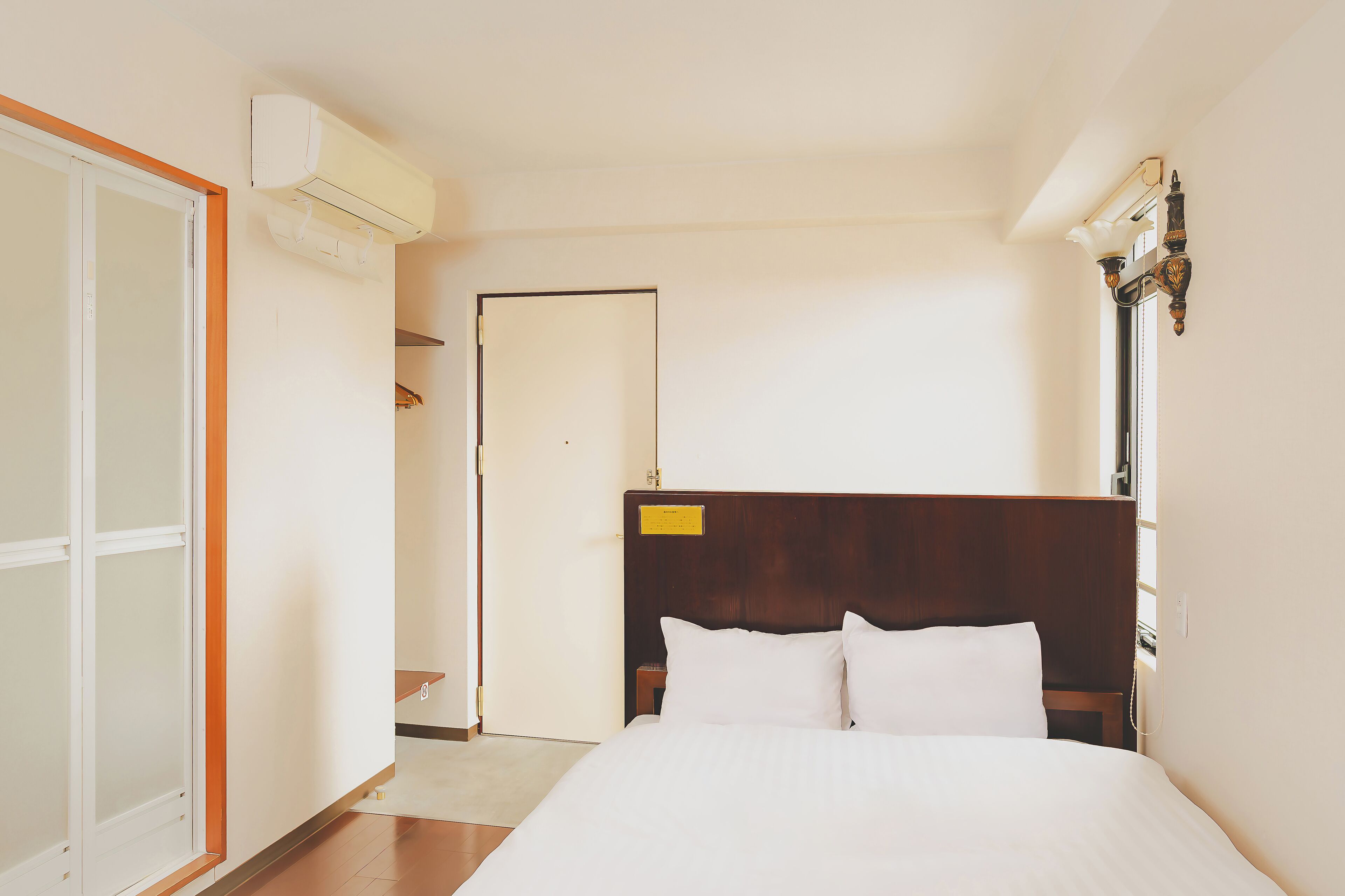 Double Room, 1 Large Single Bed, Smoking | Down duvets, desk, laptop workspace, free WiFi