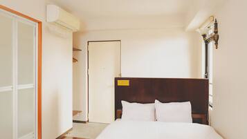 Double Room, 1 Large Single Bed, Smoking | Down duvets, desk, laptop workspace, free WiFi
