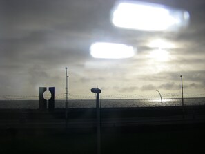 På stranden