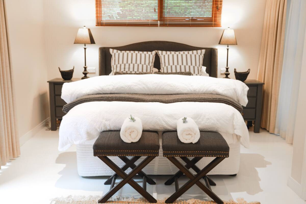 Grevillia | 1 bedroom, Egyptian cotton sheets, premium bedding, down comforters