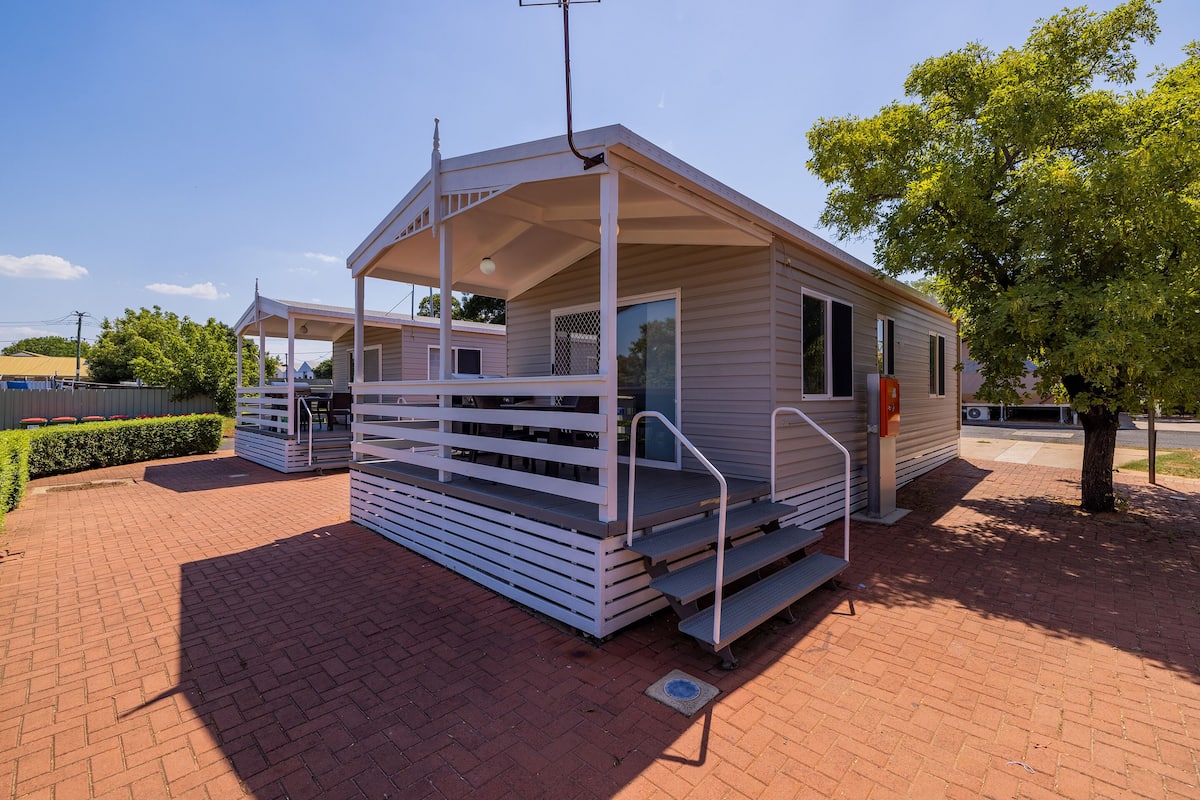 2 Bedroom Cabin 5 Pax | Terraza o patio