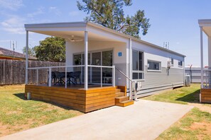 3 Bedroom Cabin | Terrace/patio - NRMA Dubbo Holiday Park (Dubbo)