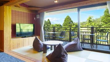 Cottage 6 Beds, Non Smoking | In-room safe, desk, WiFi (free), bed sheets