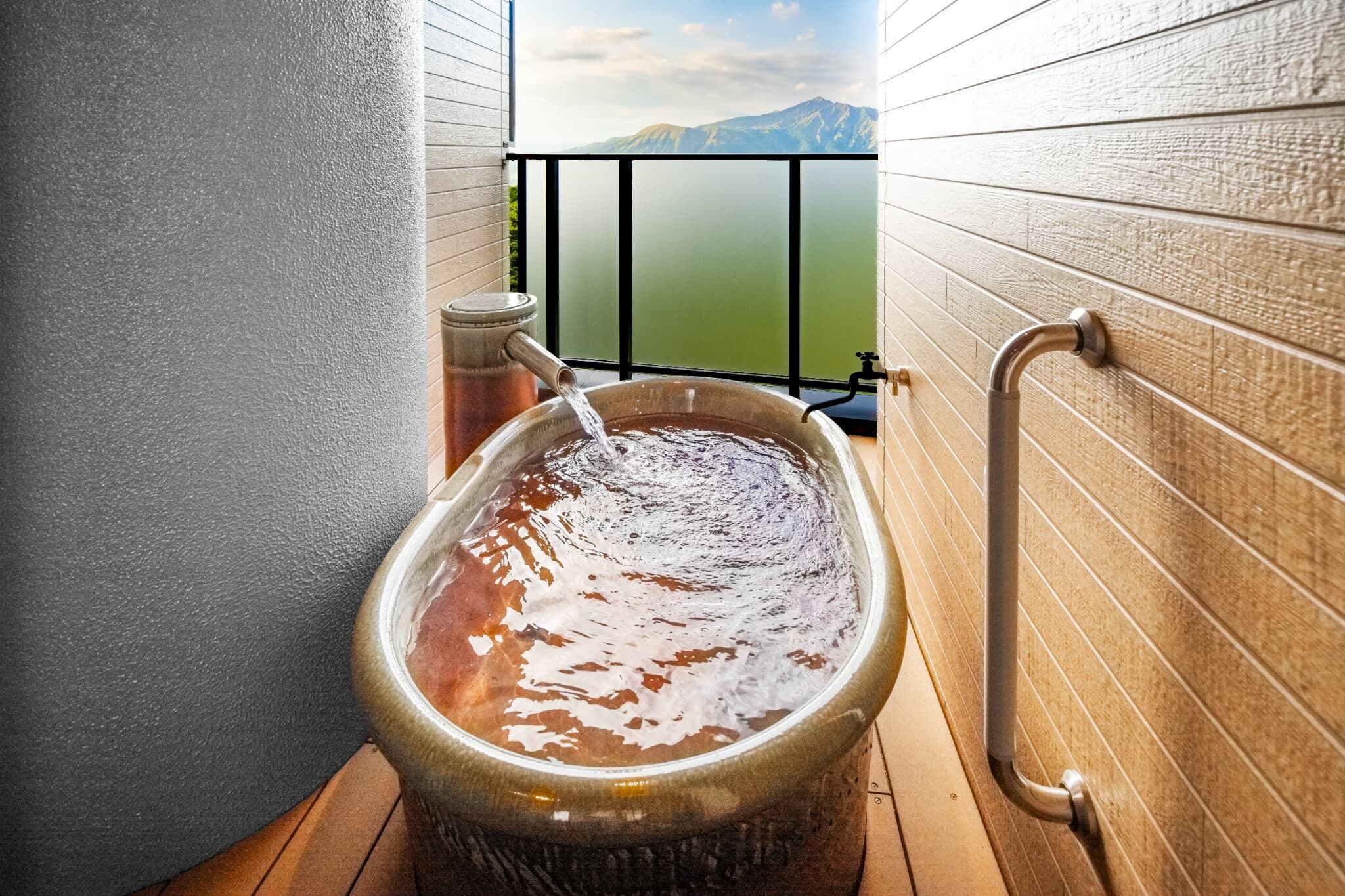 四人房, 非吸煙房 (JapaneseWestern style, open-air bath) | 浴室 | 免費梳洗用品、風筒、智能廁板座廁、提供毛巾