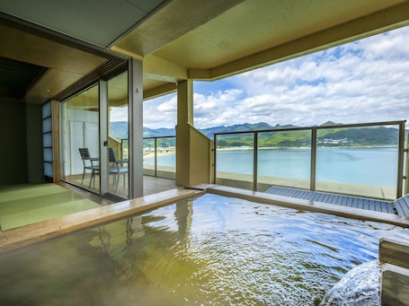 Deluxe Corner Suite (Ocean View)(With open-air view bath)(Non-smoking) | Bathroom | Hair dryer, slippers, towels, shampoo. KAMENOI HOTEL NACHI KATSUURA KUMANO KODO