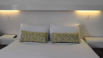 Queen Room  | Free WiFi, bed sheets