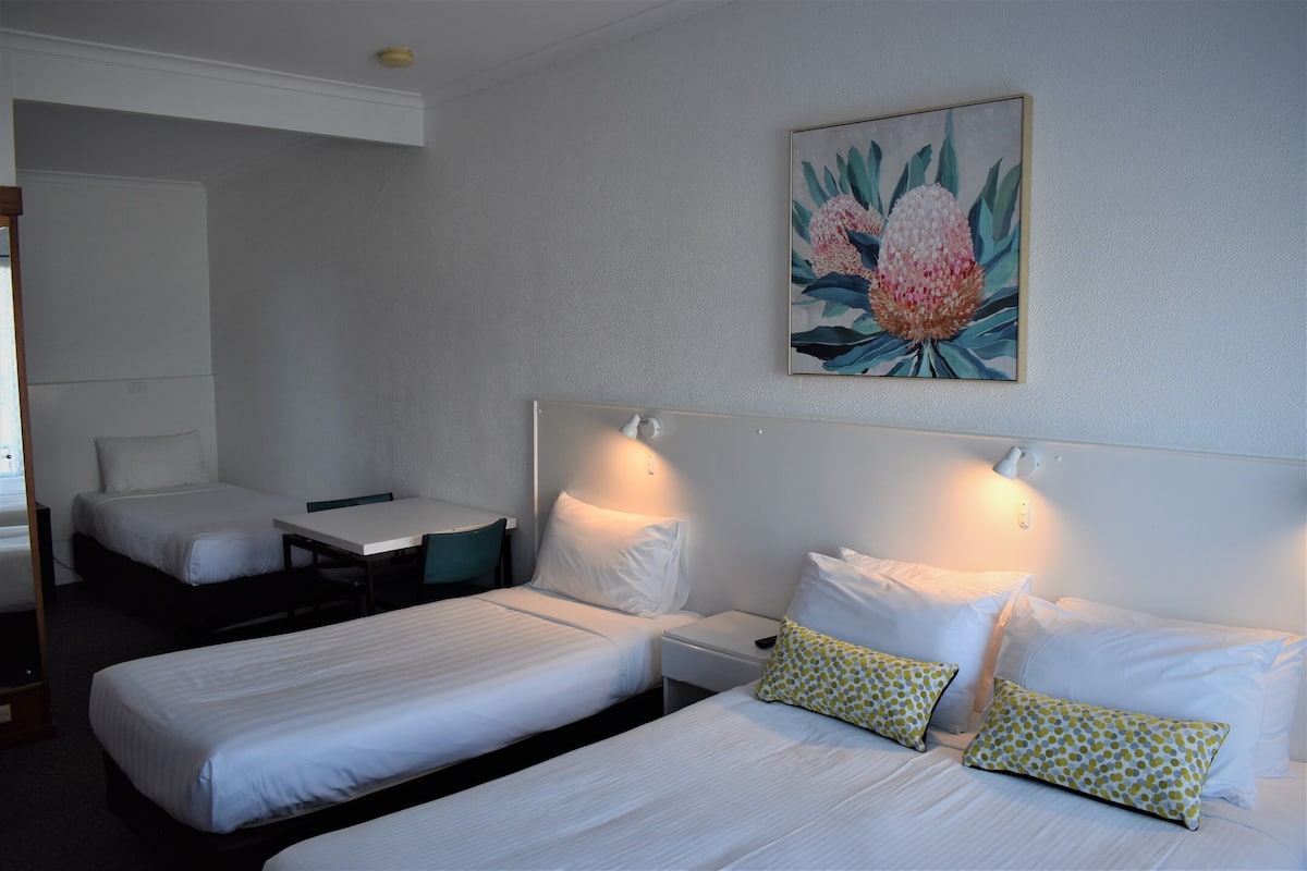 Family Room | Desk, iron/ironing board, free WiFi, bed sheets