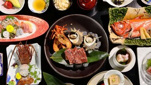 A variety of seafood dishes arranged on a table. - Dogashima Hotel Tenyu (Nishiizu)