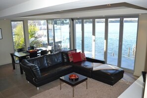 TV de tela plana, DVD player