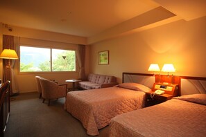 Quarto duplo (with an Extra Bed) | Escrivaninha, Wi-Fi de cortesia