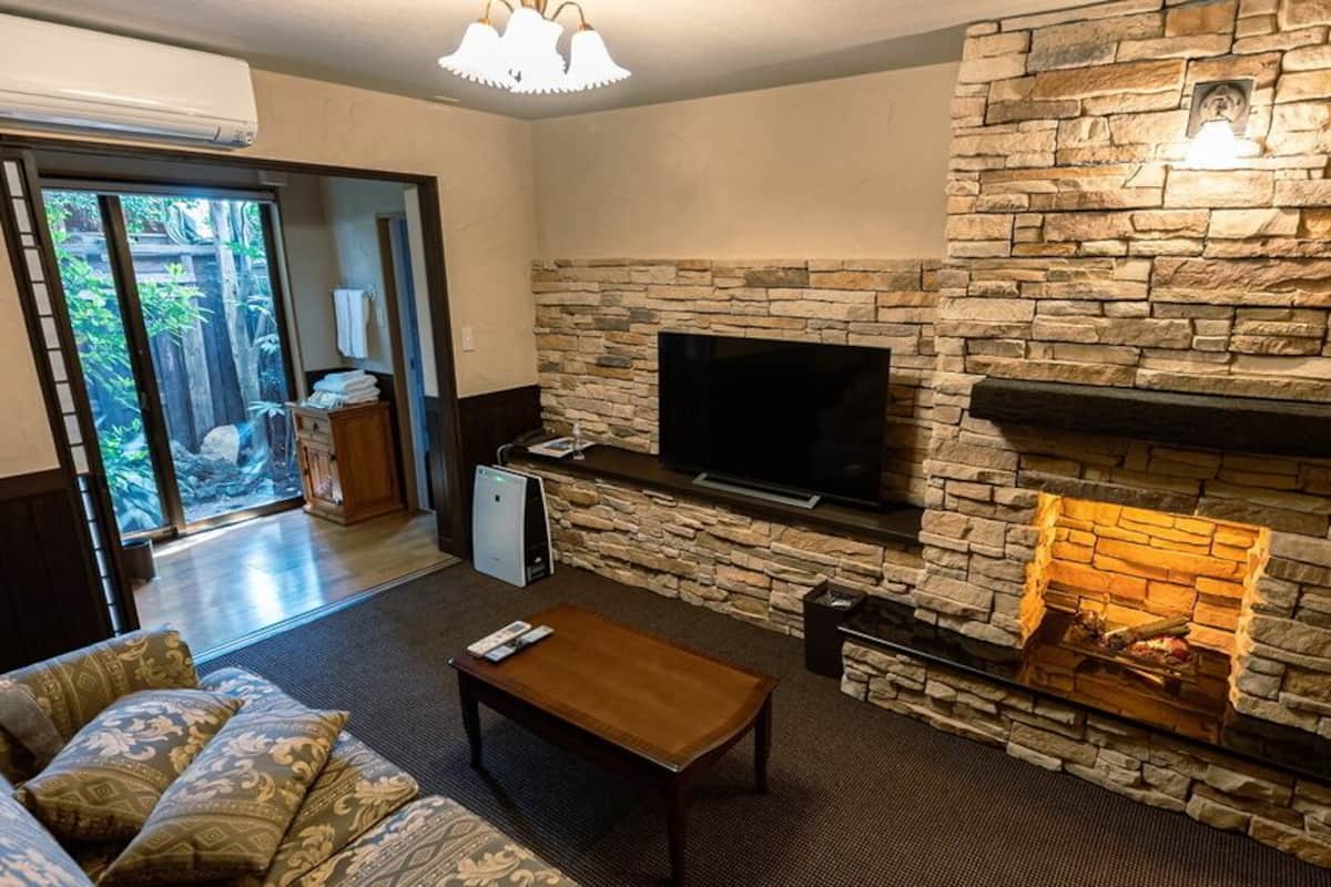 Living area | TV