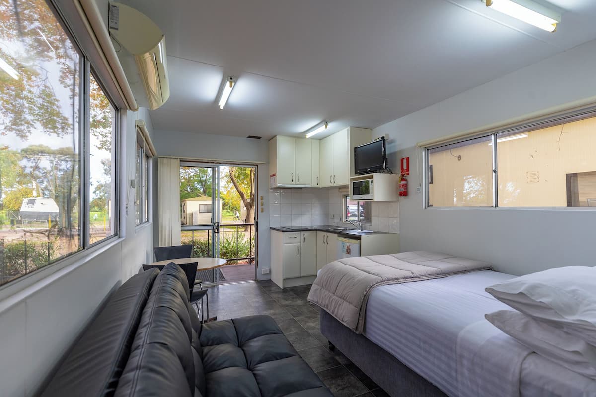 Cabin No Ensuite | Living area | Flat-screen TV