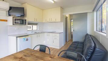 Ensuite Cabin | Private kitchen | Shared fridge, microwave, coffee/tea maker, electric kettle