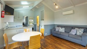 Suite estándar, 2 habitaciones, no fumadores, cocina | Zona de estar