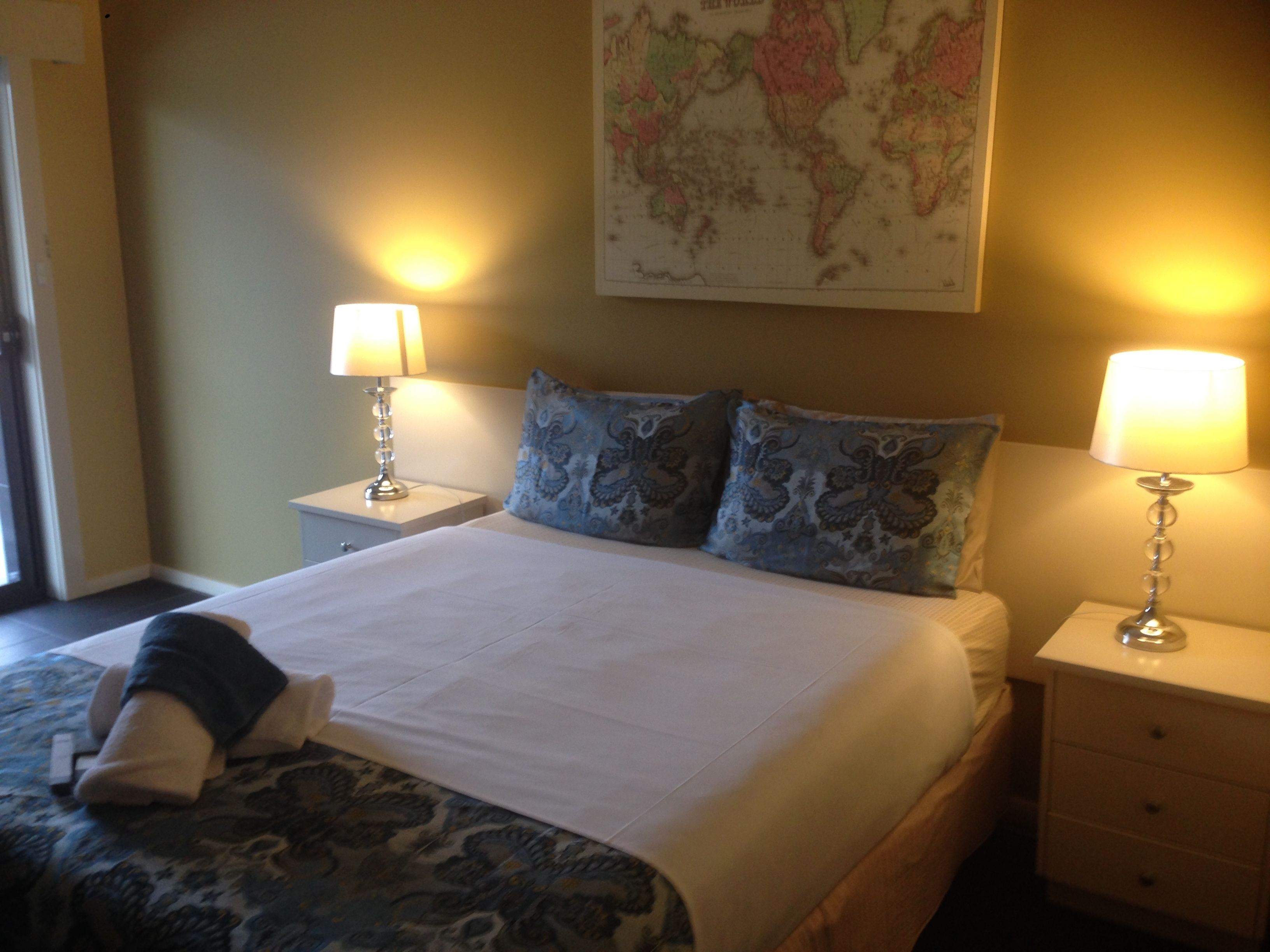 double room, 1 queen bed | view from room