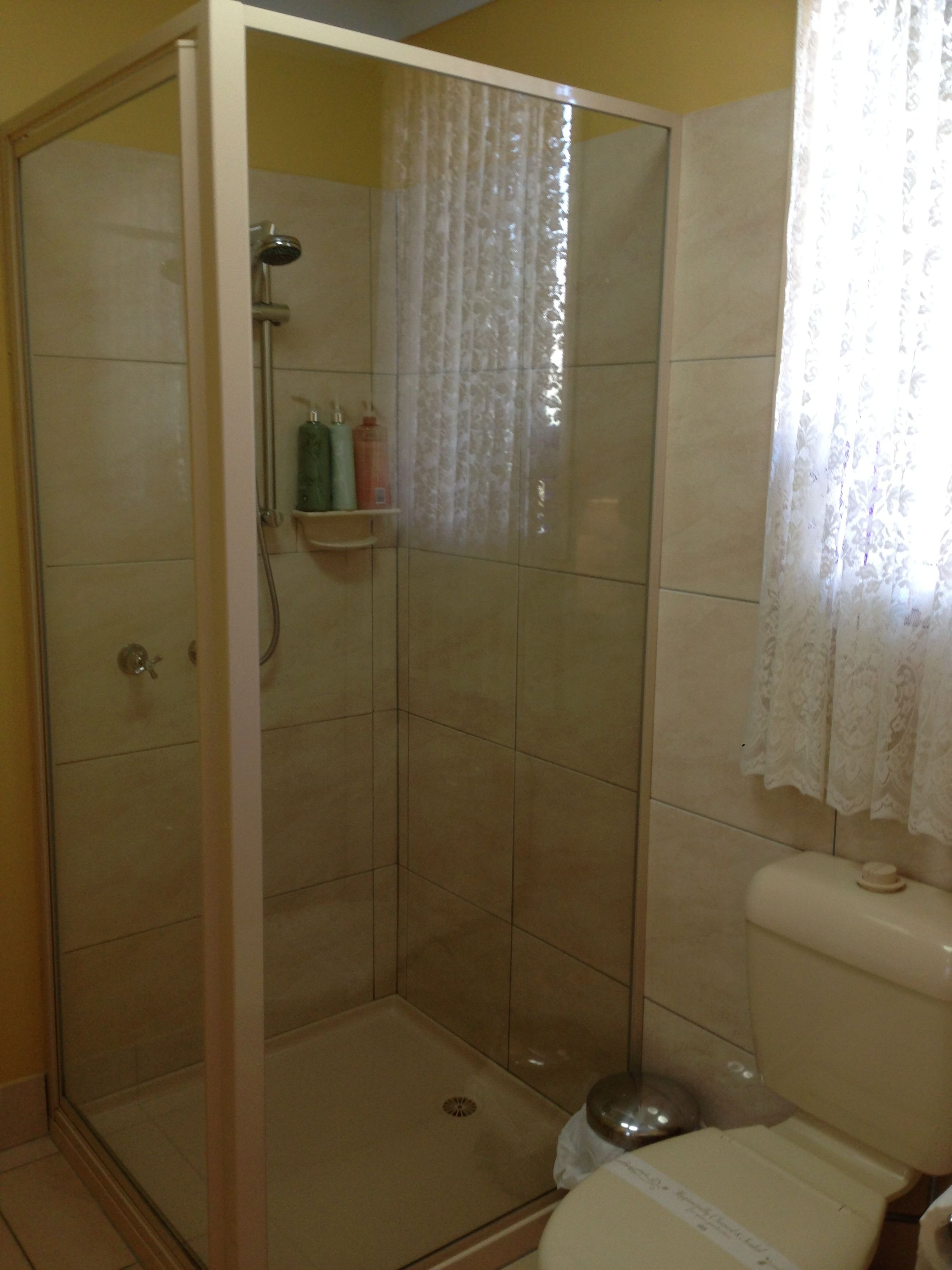 double room, 1 queen bed | bathroom | towels