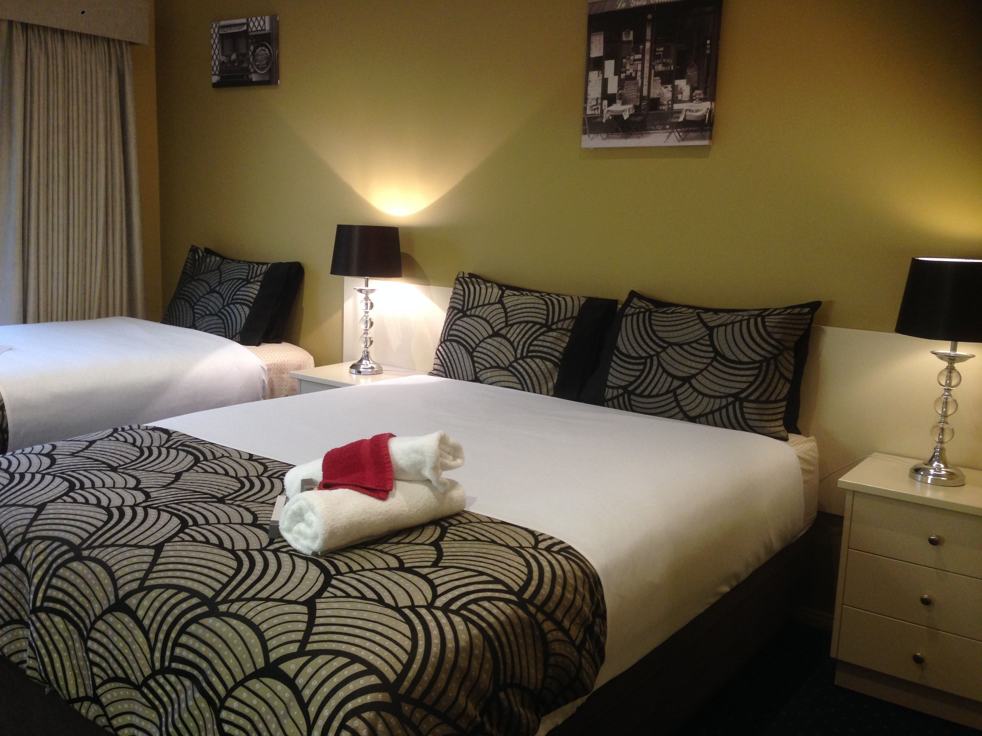 twin room | premium bedding, individually decorated, individually furnished, desk