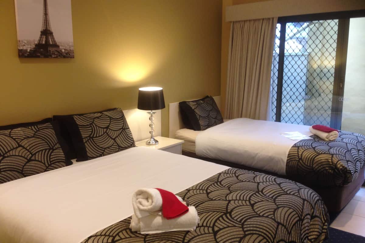 twin room | premium bedding, individually decorated, individually furnished, desk