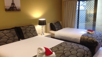 Twin Room | Premium bedding, individually decorated, individually furnished, desk