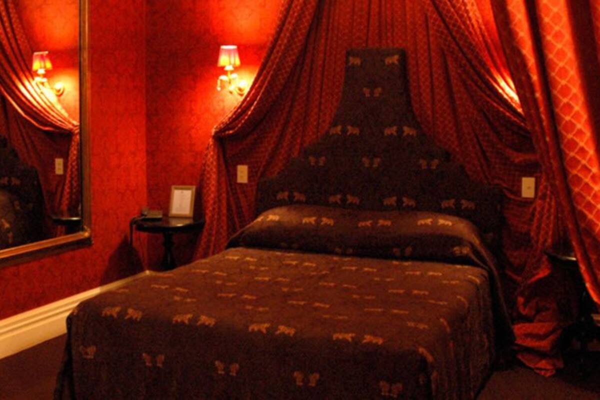Ruby Suite | Rollaway beds, free WiFi, bed sheets