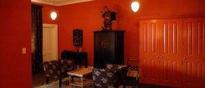 Suite (Mandarin) | Salle de séjour | Téléviseur
