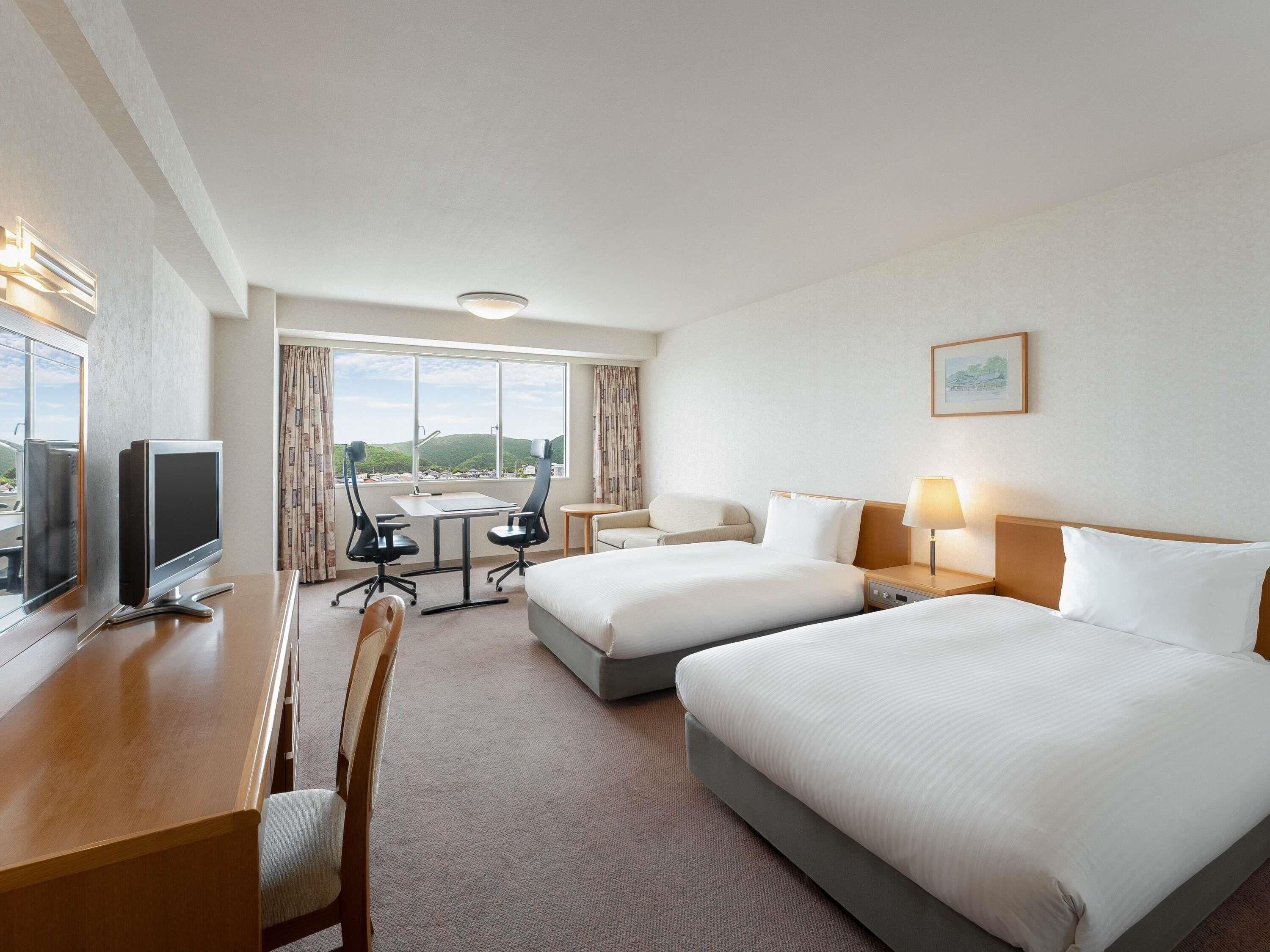 Classic Room with 2 single beds, Business room | Premium bedding, in-room safe, blackout curtains, soundproofing