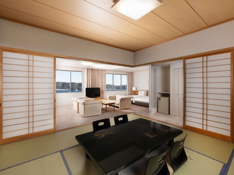 Classic Suite, 2 Twin Beds (Japanese Western Style) | Premium bedding, in-room safe, blackout drapes, soundproofing. Mercure Wakayama Kushimoto Resort & Spa