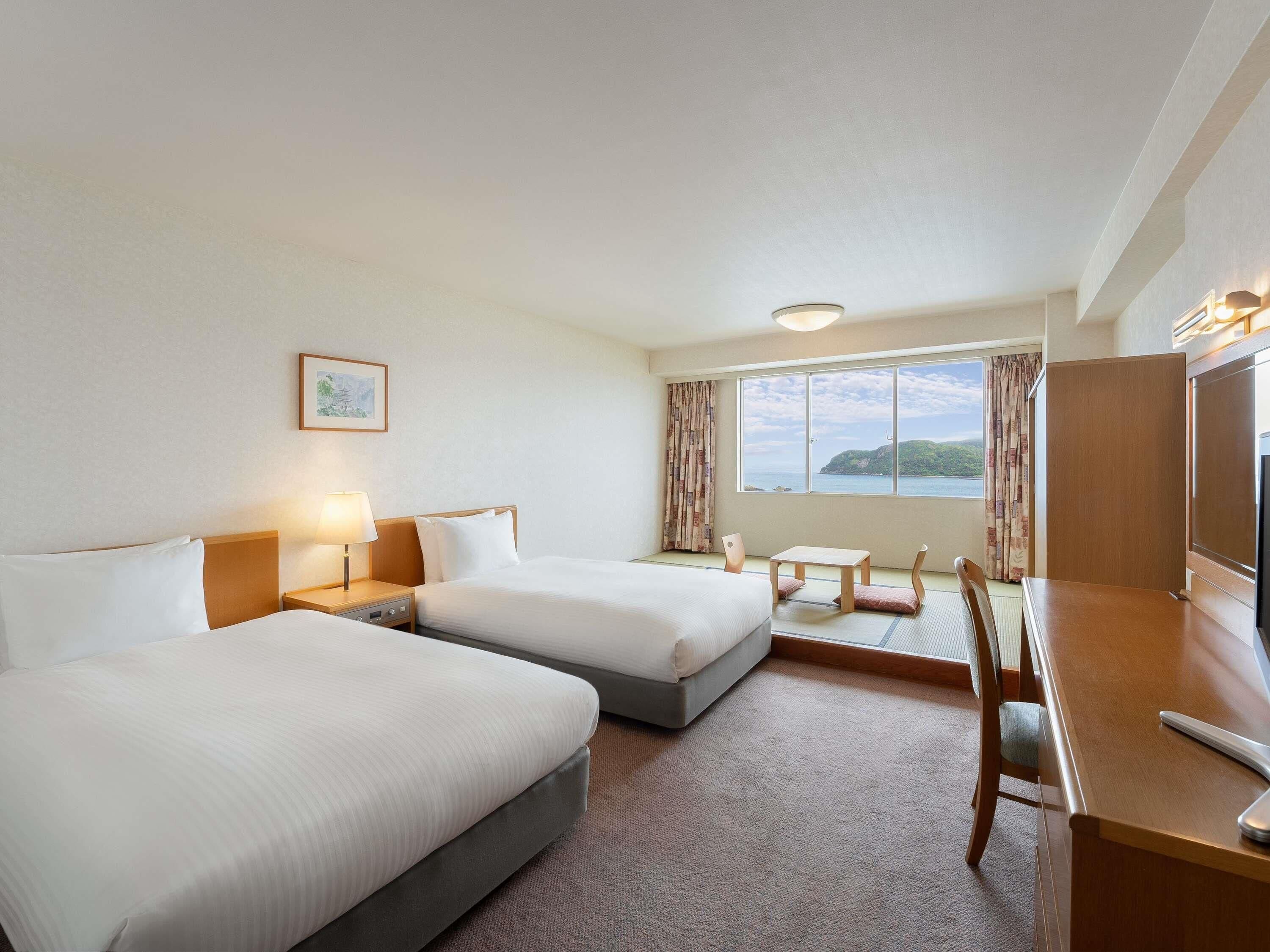 Classic Room, Japanese-Western style, 2 singlebeds and 2 futon beds, Ocean/Sea view