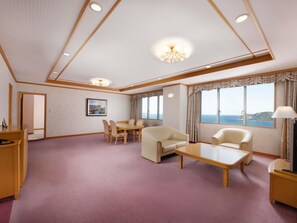 Premium bedding, in-room safe, blackout drapes, soundproofing