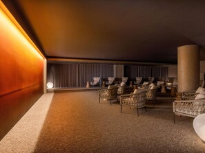 Premium bedding, in-room safe, blackout curtains, soundproofing - Mercure Wakayama Kushimoto Resort & Spa (Kushimoto)