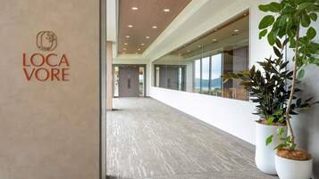 Daily buffet breakfast (JPY 3025 per person)