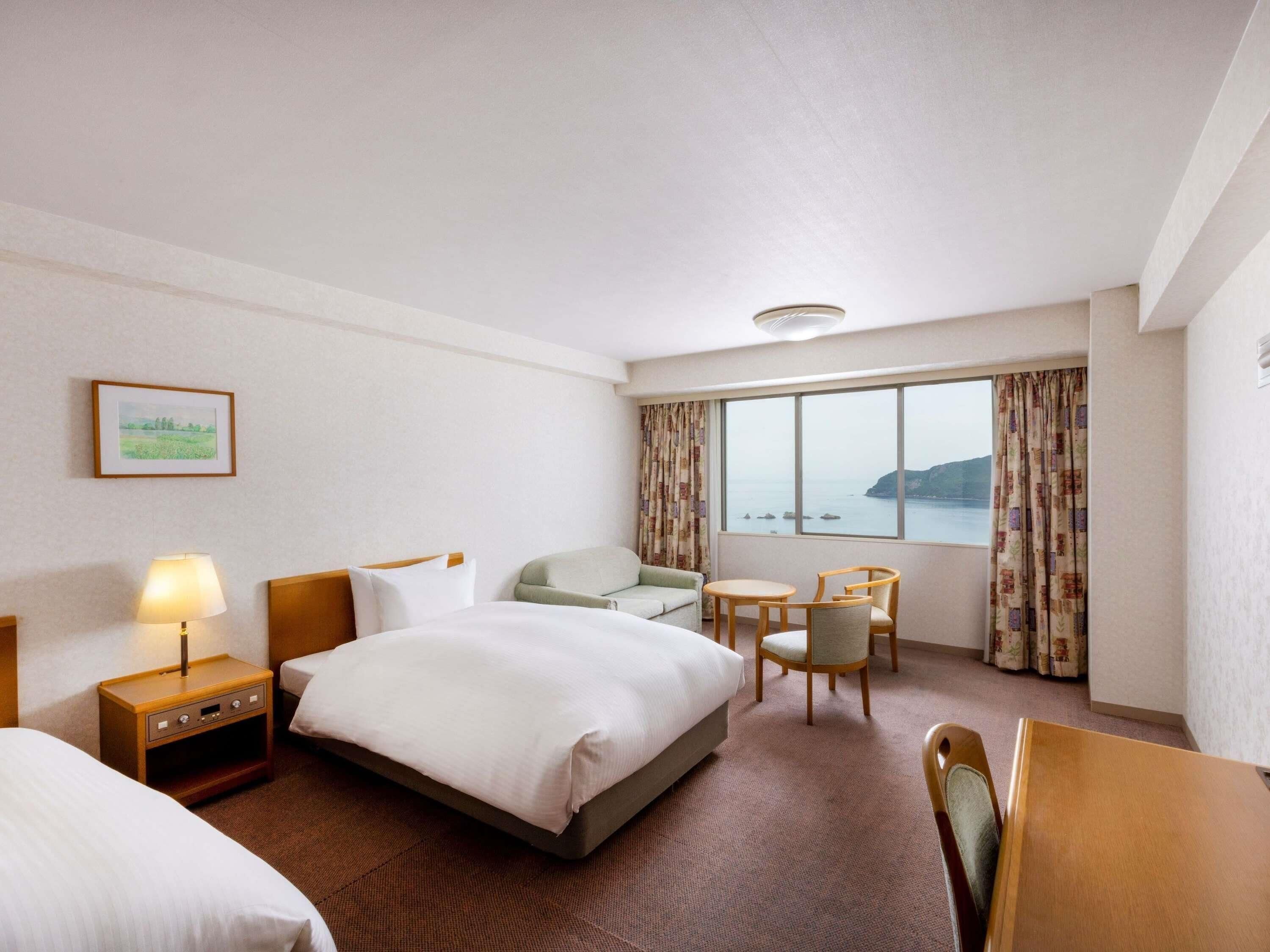Premium bedding, in-room safe, blackout curtains, soundproofing