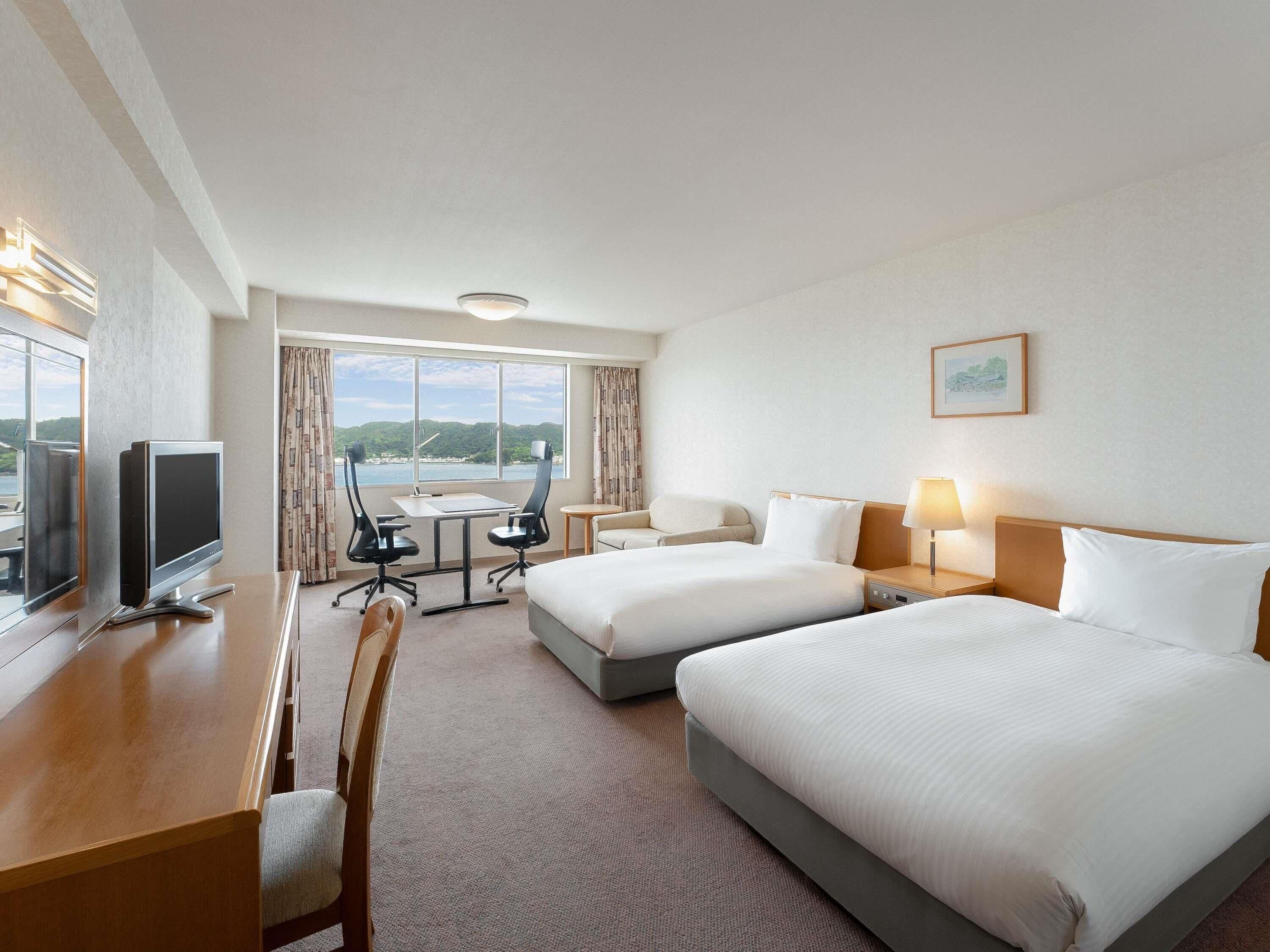 Classic Room with 2 single beds, Business room | Premium bedding, in-room safe, blackout curtains, soundproofing