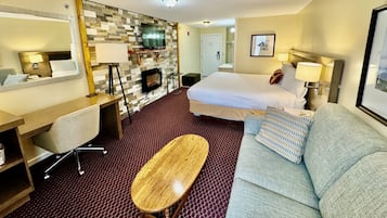 Honeymoon Studio Suite, 1 King Bed with Sofa bed | Individually decorated, individually furnished, desk, iron/ironing board