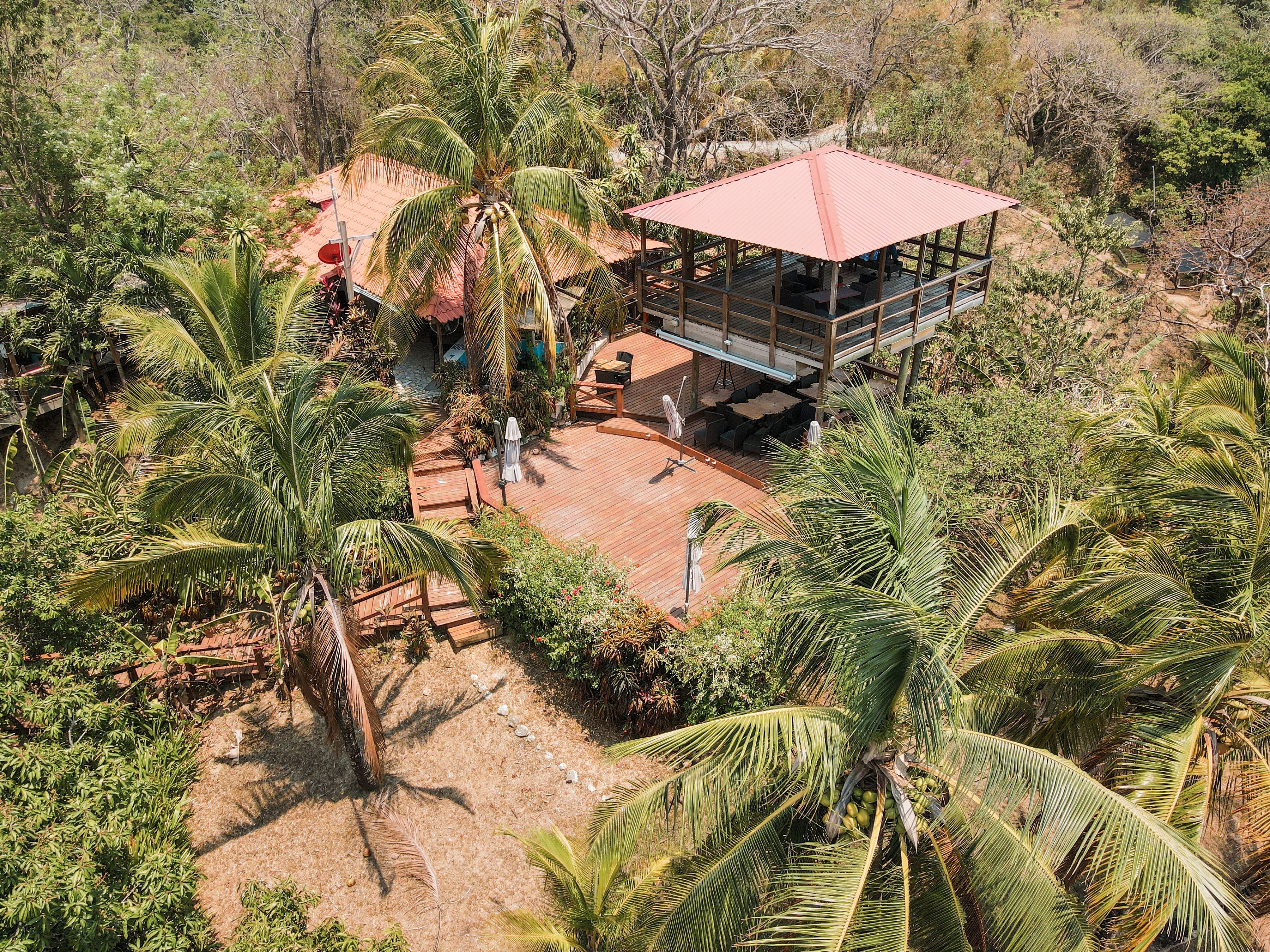 4 restaurants, breakfast served