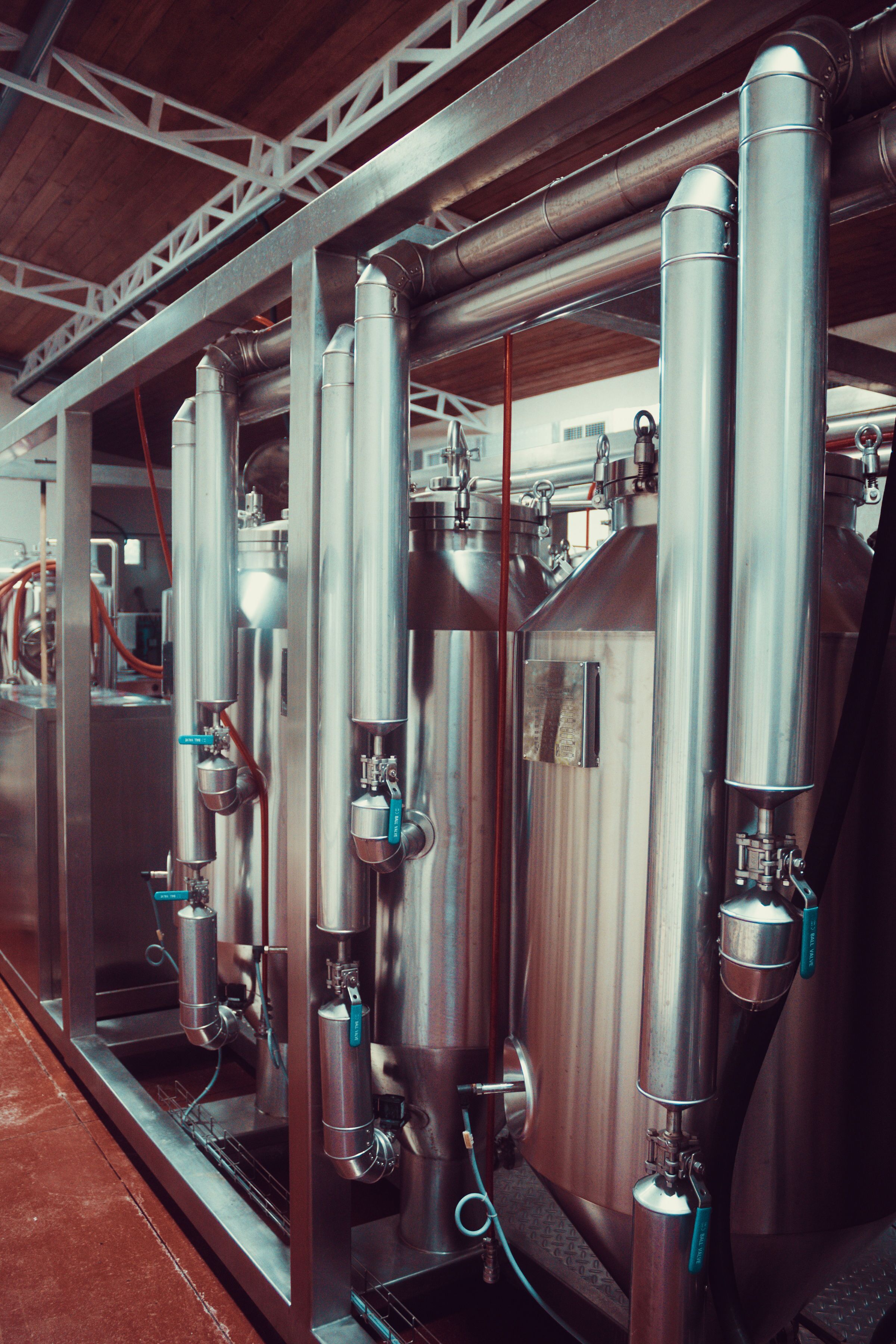 4 bars/lounges, brewpub