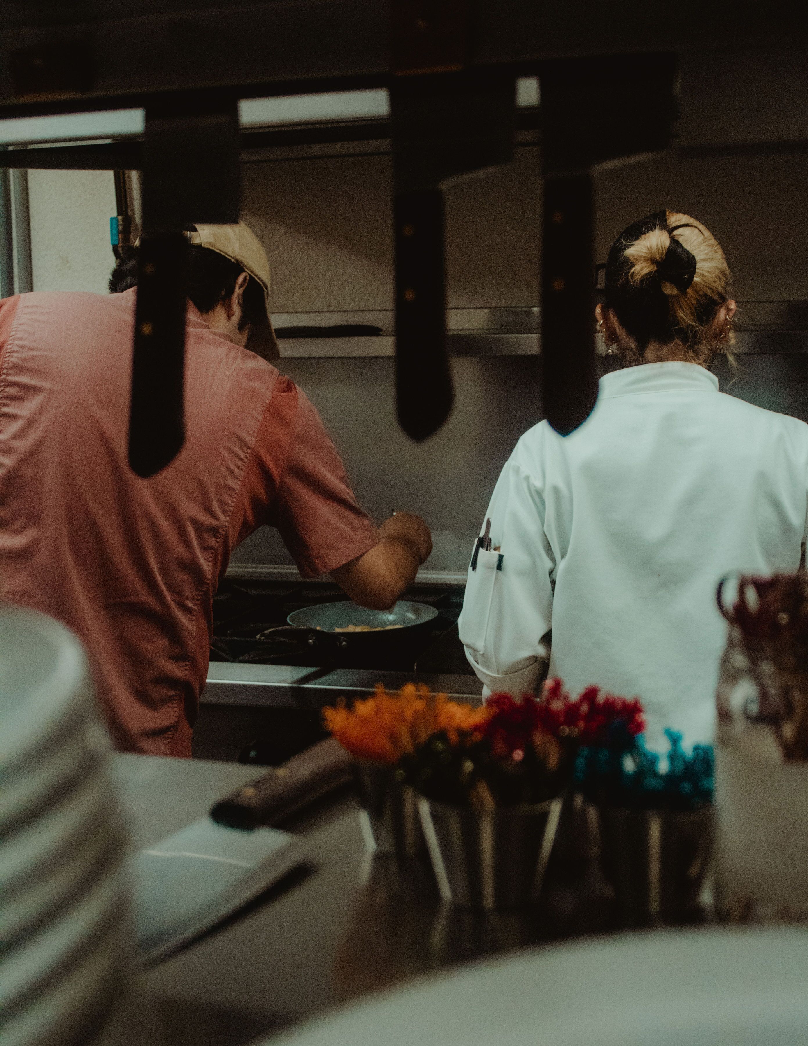 4 restaurants, breakfast served