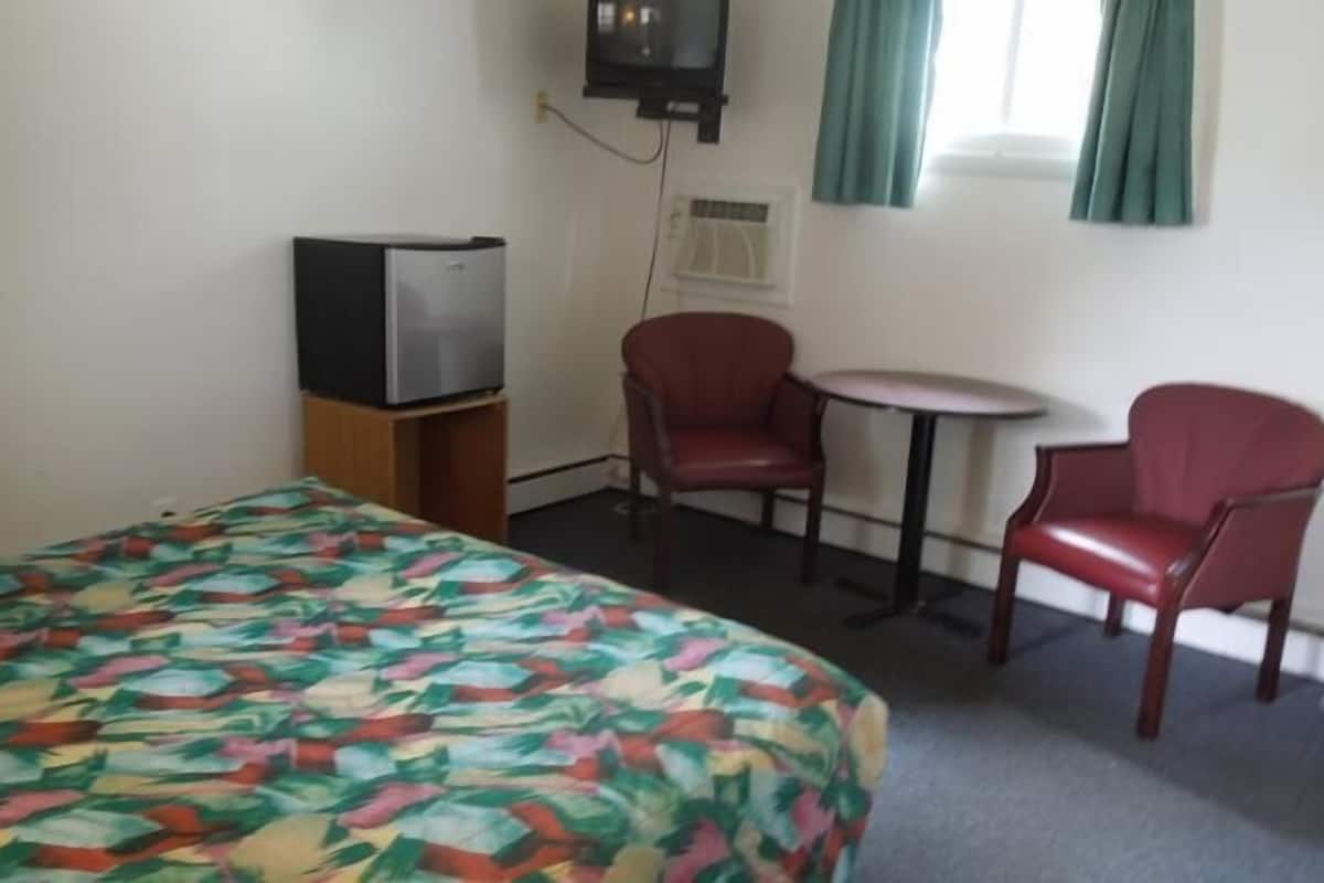 Standard Room | Desk, WiFi (free)