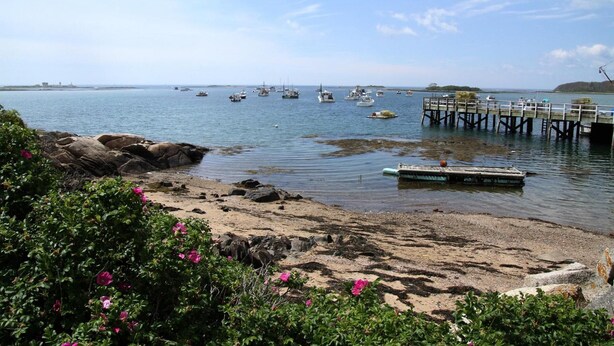 A coastal scene with boats, a pier, and rocky shoreline. - The Rhumb Line Resort (Kennebunkport)